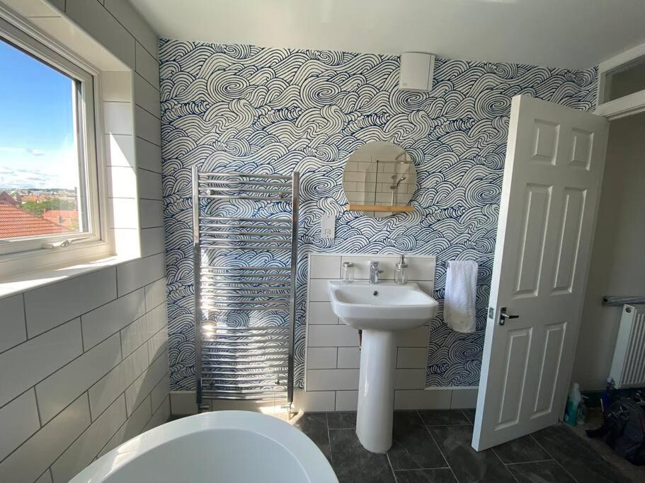 Sea Biscuit Cottage, Скарбъро Екстериор снимка